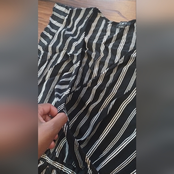 LOFT | Petite Striped Flutter Sleeve stripe with two sides pockets Romper Size S - Picture 6 of 14